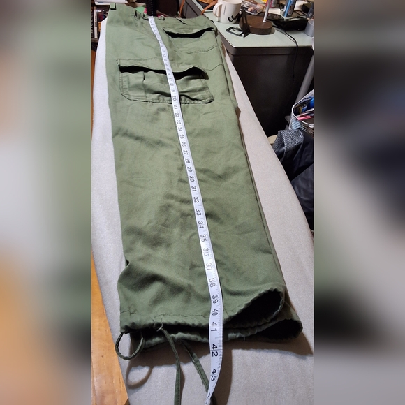 Elevate Your Gorpcore Wardrobe with Stylish Women's Drawstring Hem Cargo Pants - Picture 5 of 6